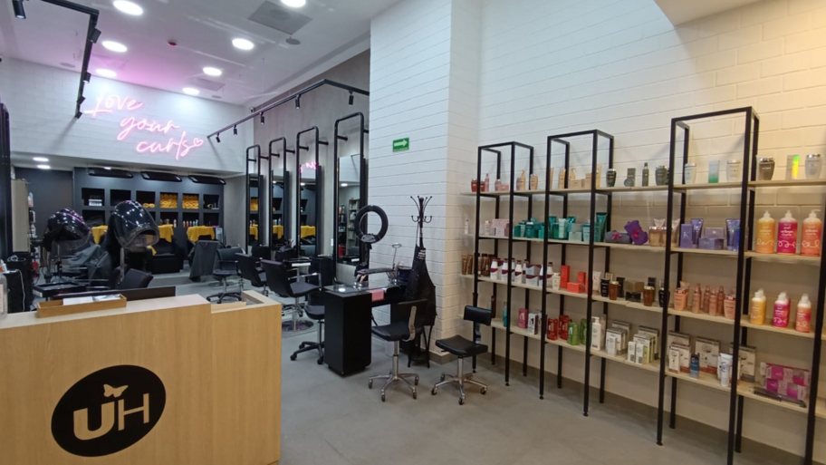 Urban Hair SATÉLITE (Samara) interior
