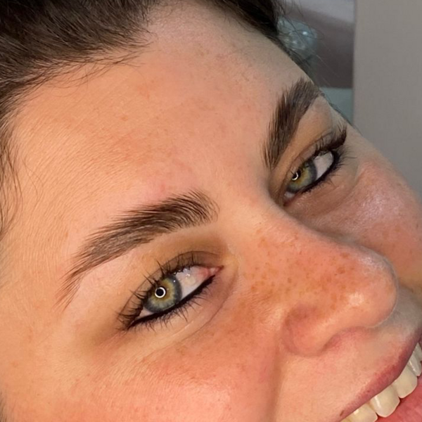 Laminado de cejas + nutrición 