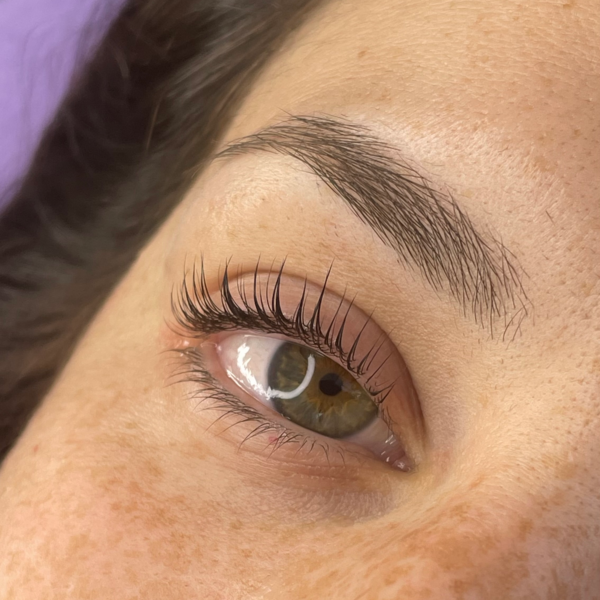COMBO 1: Lifting de pestañas + Perfilado de Cejas
