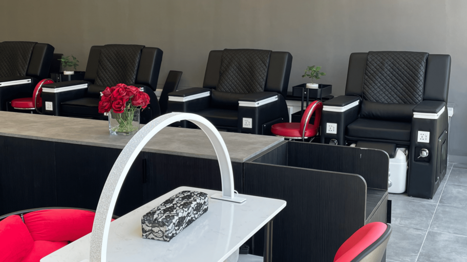 French Beauty Gerónimo  interior