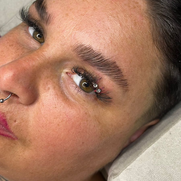 🌟Laminado de Cejas – Efecto peinado y natural