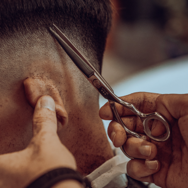 Corte de Cabello Largo o con Diseño
