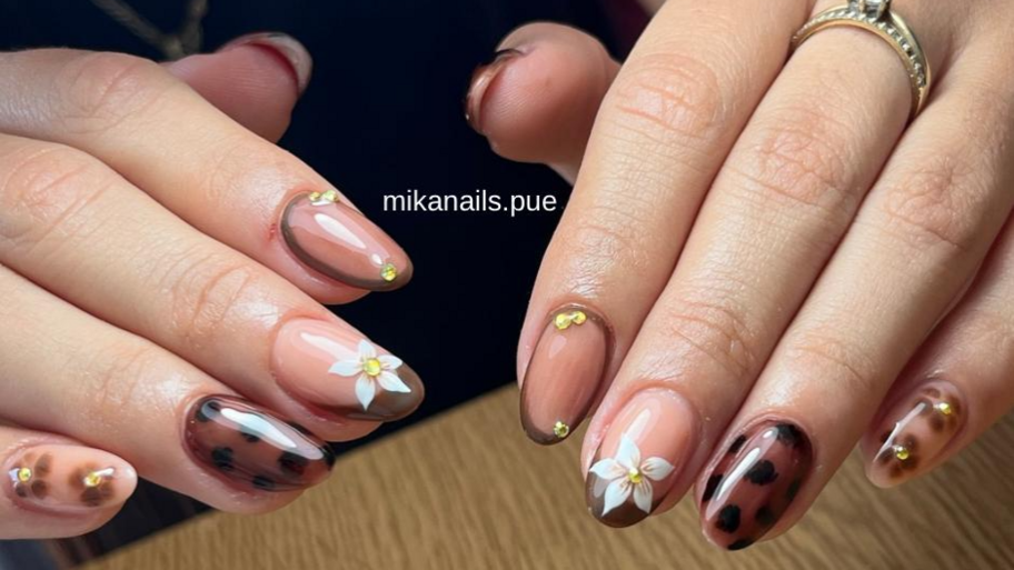 MIKA SALON DE UÑAS banner