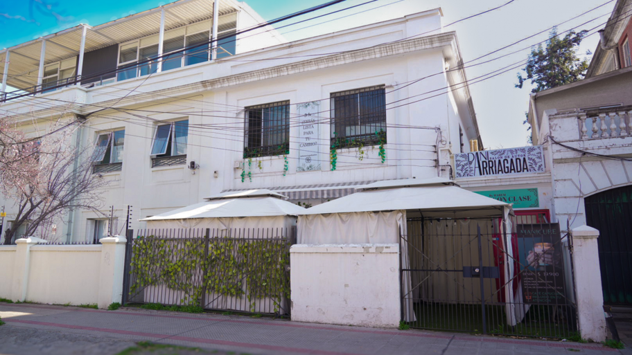 Dani Arriagada Salon banner