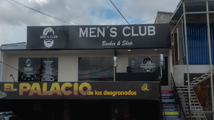 MENS CLUB BARBERÍA banner
