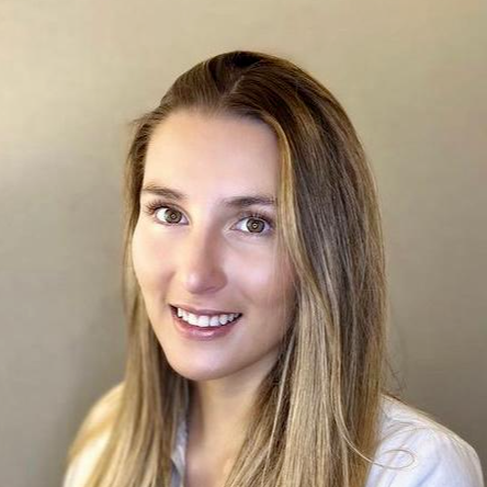 Dra. Camila Alcoholado