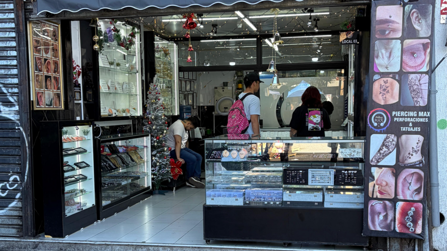 Piercing Max  banner