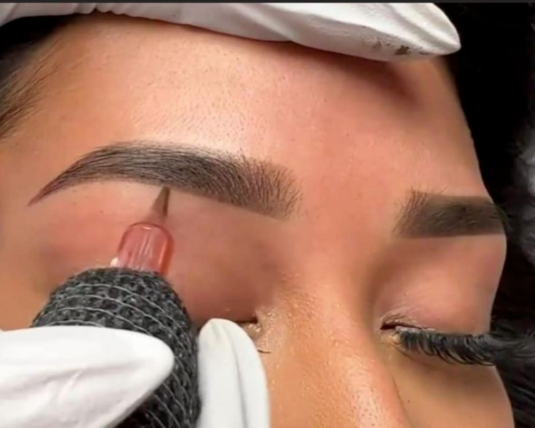 Micropigmentación de Cejas (Microblading)