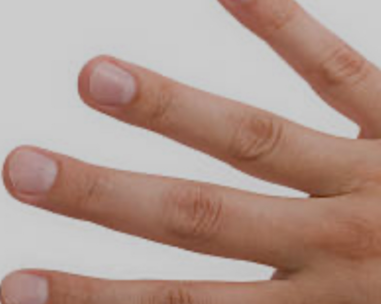 Manicura Hombre con Esmaltado Transparente 