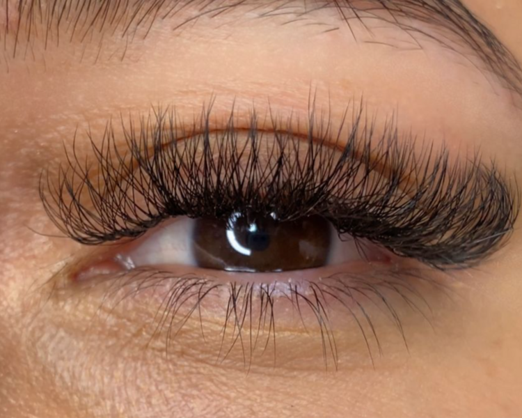Montaje De Pestañas 4D O 5D