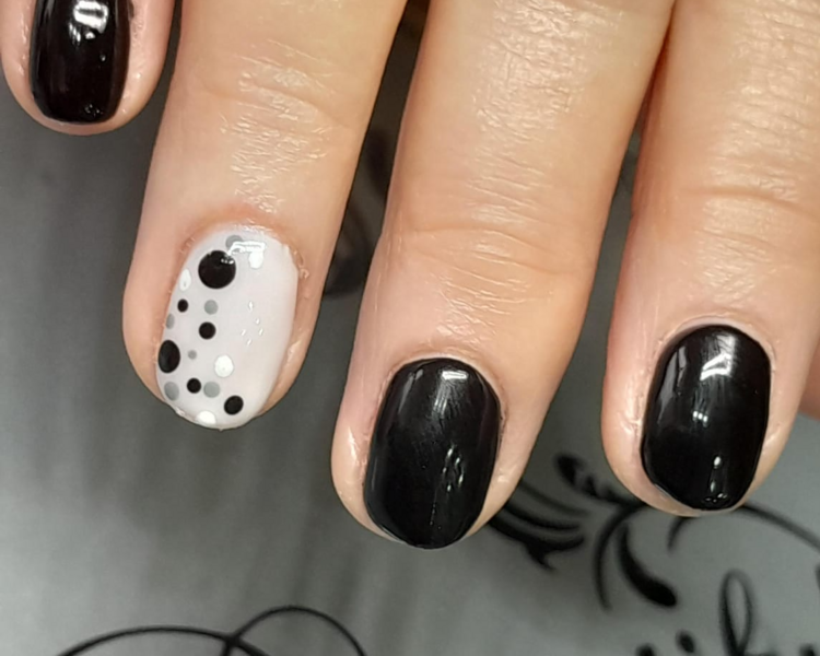 MANICURIA C/ESM. SEMIPERMANENTE