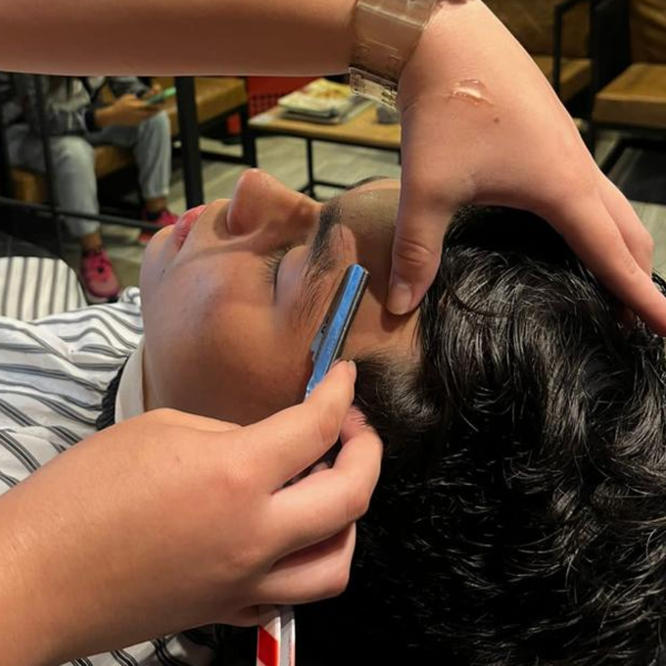 Corte tradicional con cejas