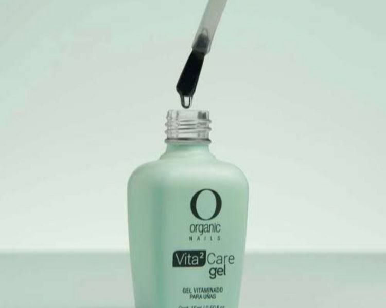 VITAMINA en uñas naturales