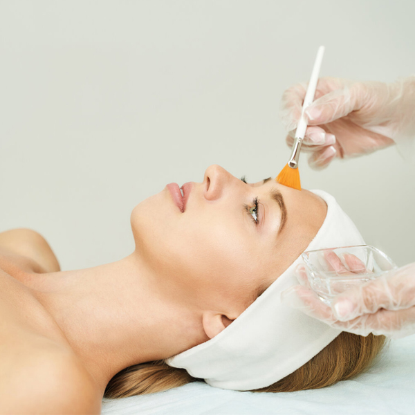 Limpieza Facial profunda + Lifting de Pestañas con color y botox