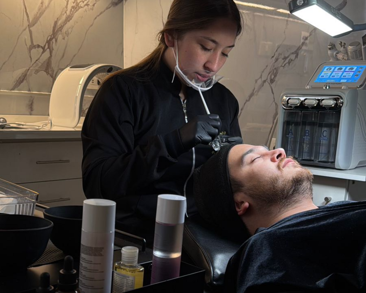 Limpieza facial Básica con aparatología 