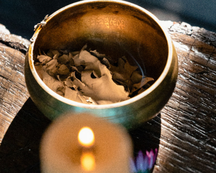 Masaje con Piedras de Mármol Calientes
