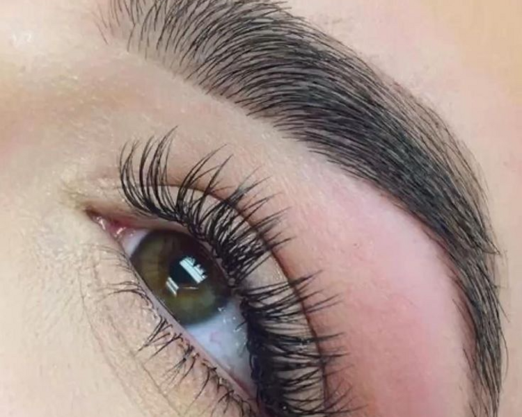 PROMO PESTÑAS 2 D + HENNA EN CEJAS