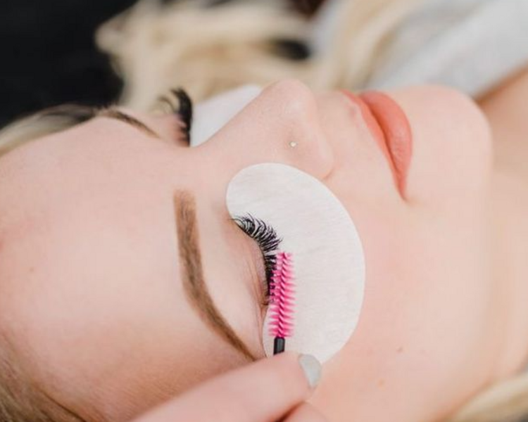 RETOQUE DE PESTAÑAS VOLUMEN CLASICO