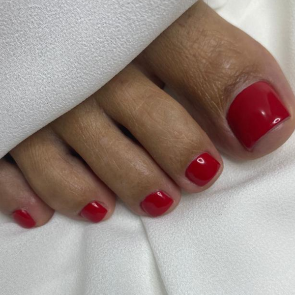 PEDICURA RUSA Y ESMALTADO EN GEL
