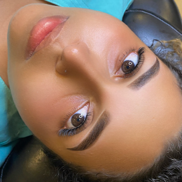 A. Depilación Cejas con cera y pintadas en Henna