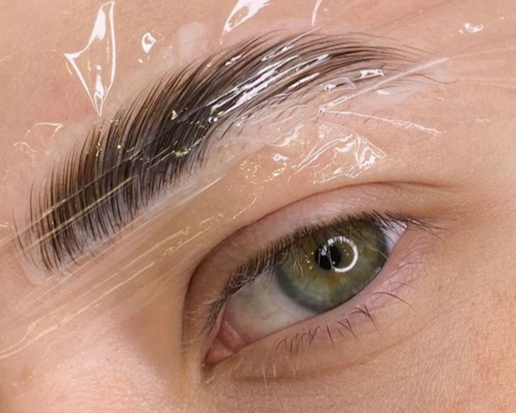 PLANCHADO DE CEJAS CON PERFILADO