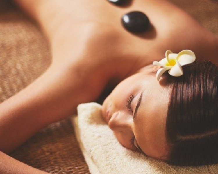 Masaje con piedras calientes