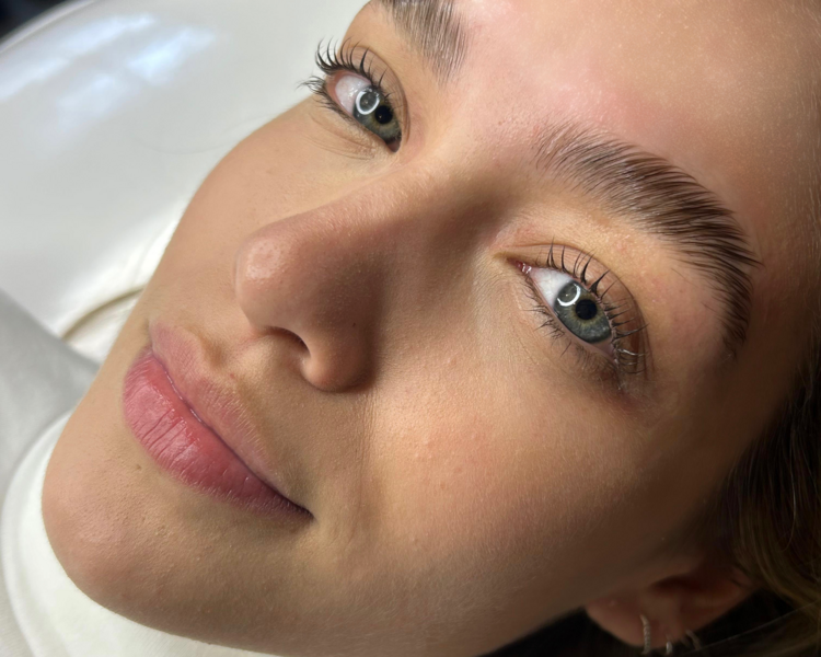 Laminado con diseño (incluye shot de hidratación)