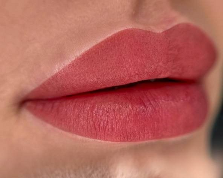 MICROPIGMENTACIÓN DE LABIOS 