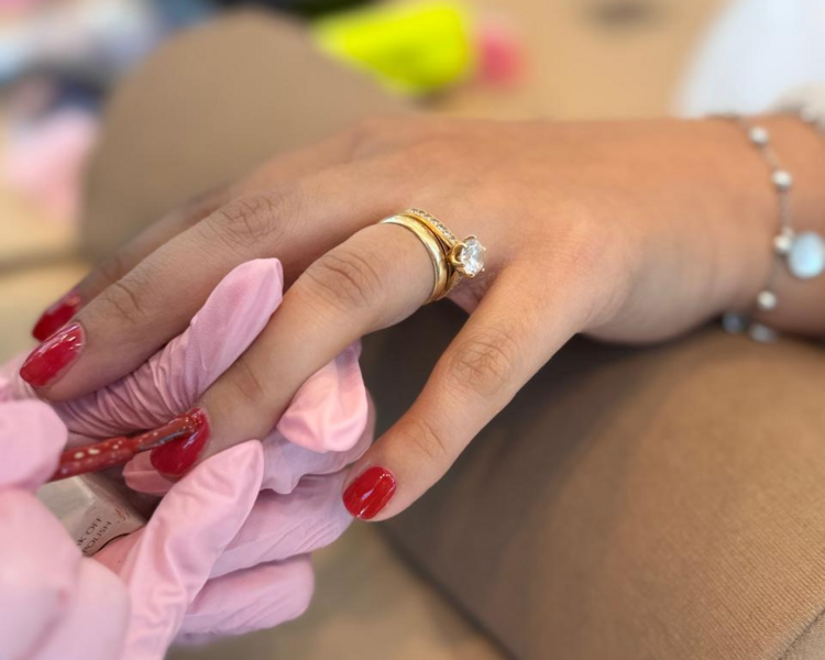 MANICURE PERMANENTE CON RETIRO