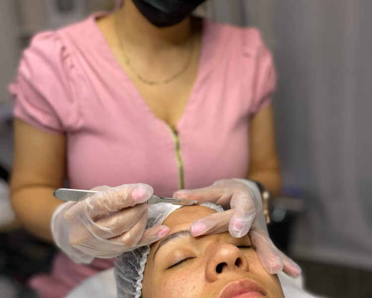 Dermaplaning Deluxe