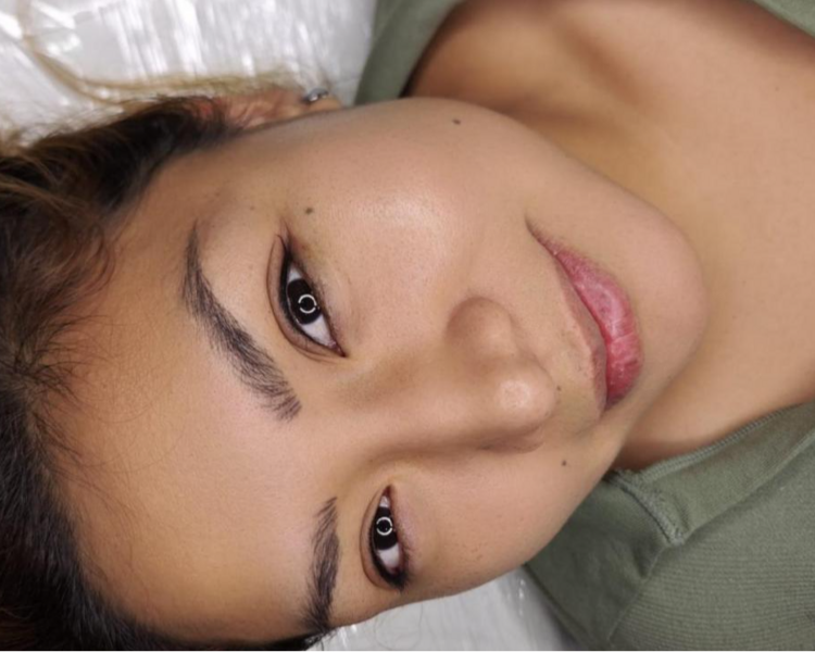 Delineado de Ojos Clásico