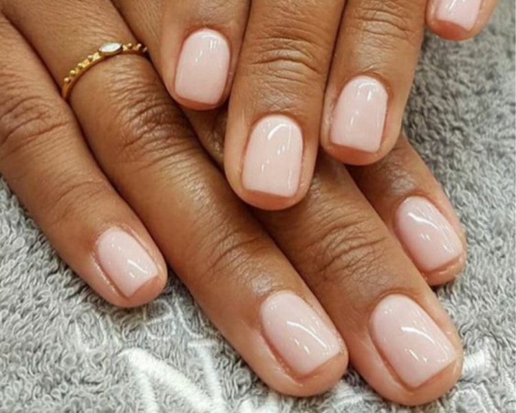 Manicuría Simple + Capping + Esmaltado Semi-Permanente COLOR LISO