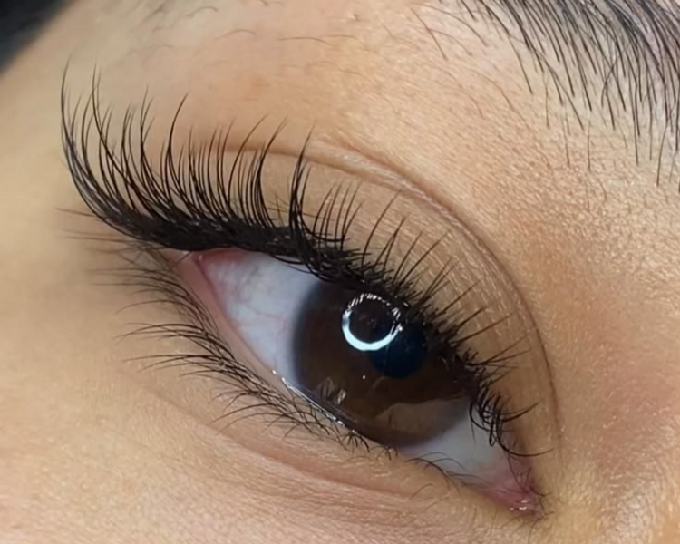 Extensiones de Pestañas Clásicas Pelo x Pelo