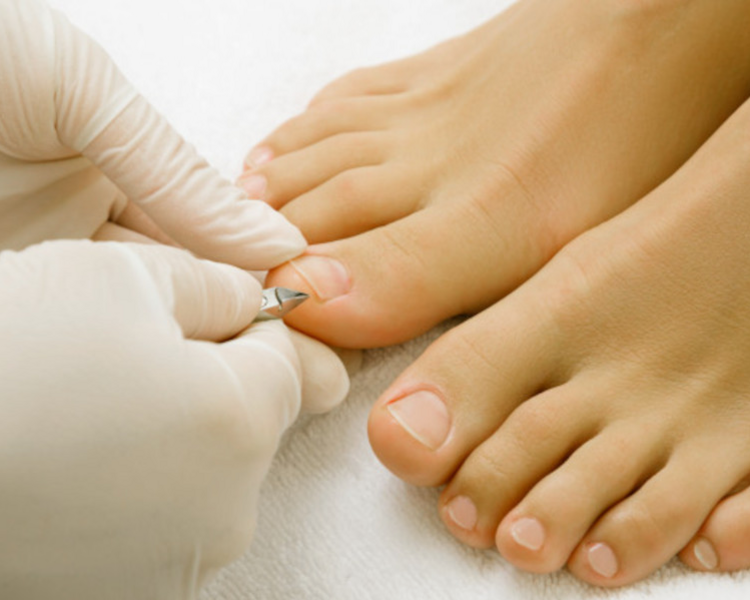 BELLEZA DE PIES , (no incluye podología ni esmaltado) (DESCUENTO EN EFECTIVO) $13.000