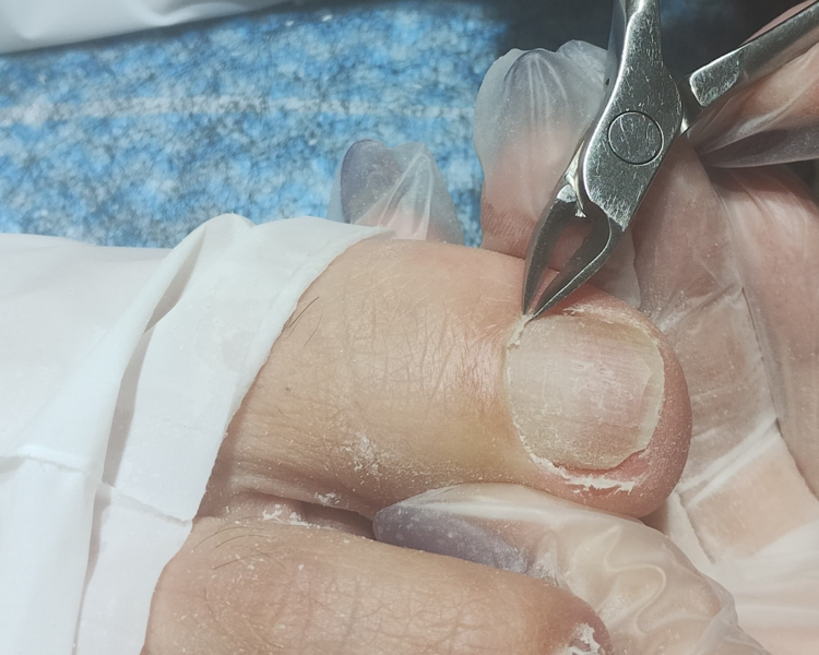 PEDICURE SOLO LIMADO Y LIMPIEZA