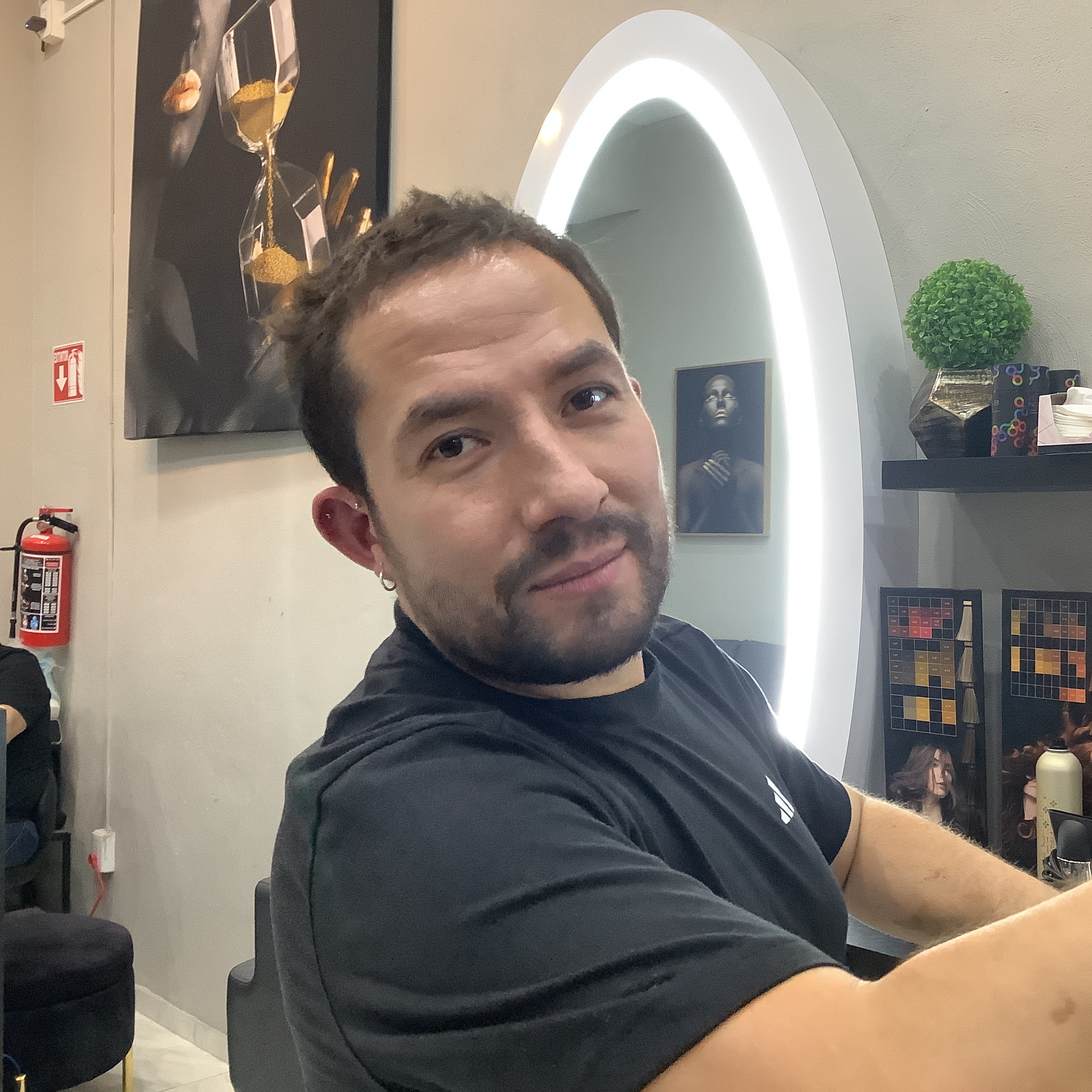 Víctor Burgos master en colorirmetria 