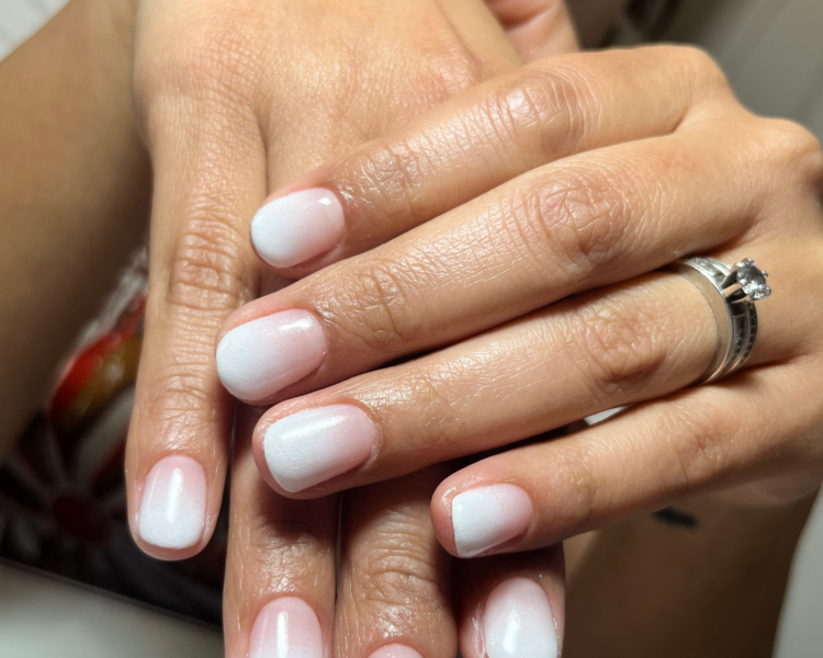 Manicura permanente con diseño degradado 