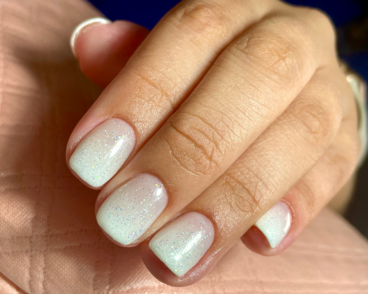 Manicura permanente con diseño degradado 
