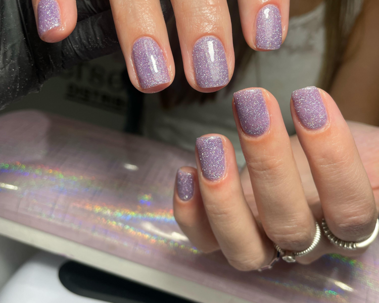 ESMALTADO SEMIPERMANENTE EN MANOS