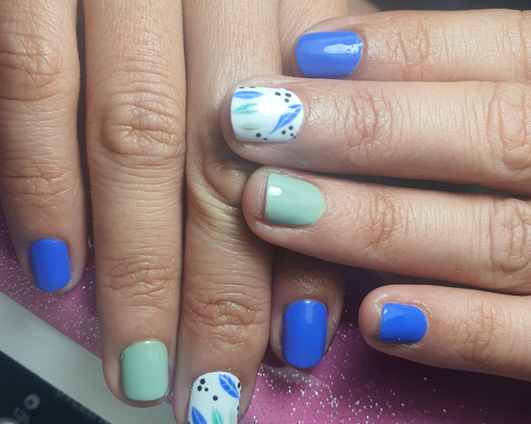MANICURIA COMPLETA CON SEMI   