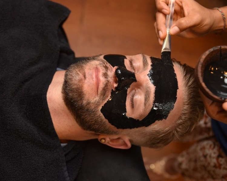 Corte de cabello mascarilla facial más barba 