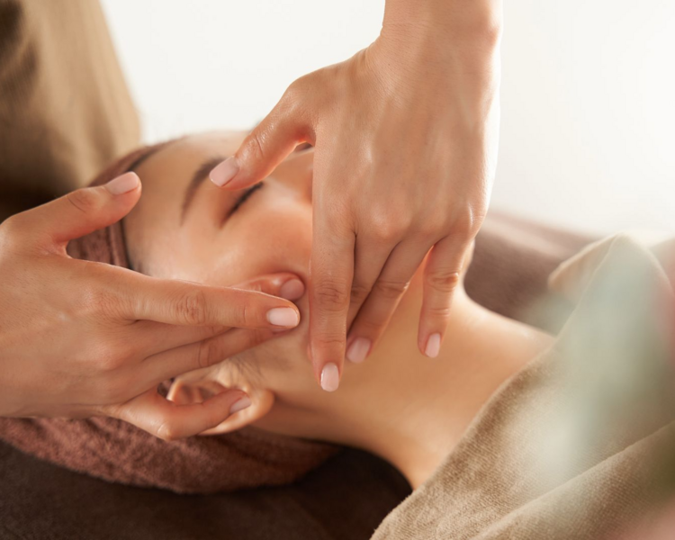 MASAJE CRANEO Y CERVICO FACIAL