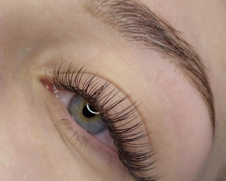 extenciones de pestañas clasicas