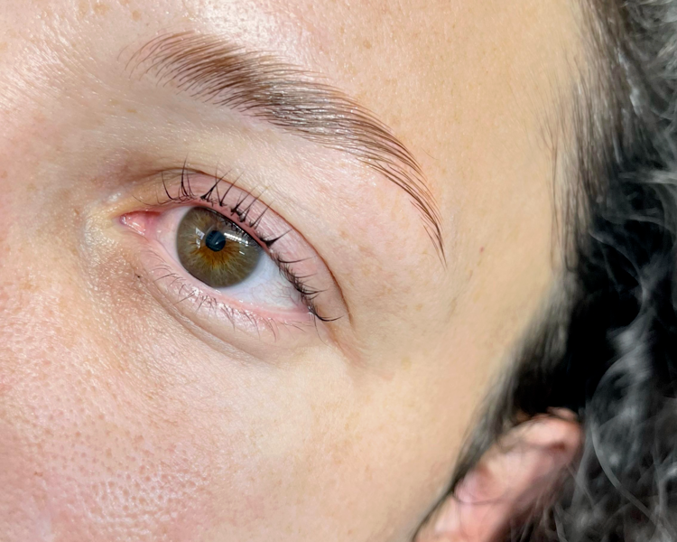 CON LUZZA LAMINADO DE CEJAS FEMENINO (incluye perfilado) +TINTE 