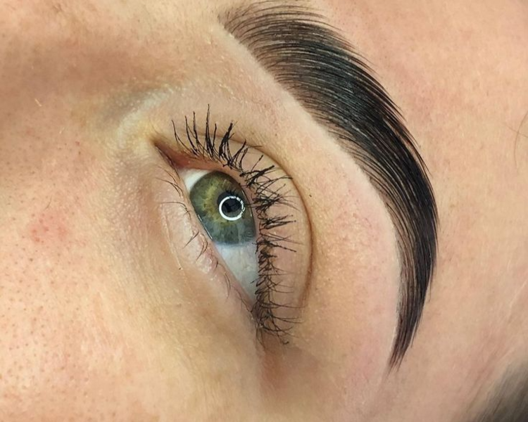 Diseño perfilado y laminado cejas y tinte con henna