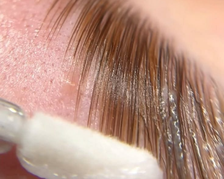 Laminado y nutricion de cejas