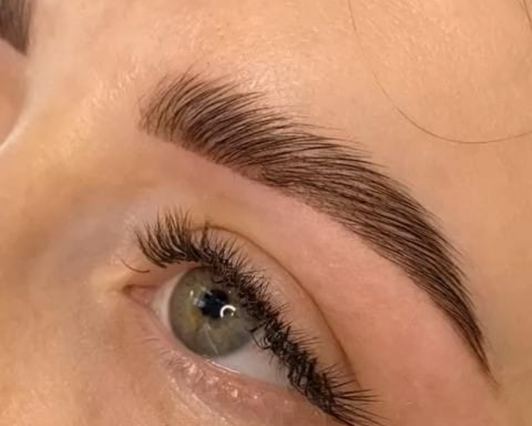 Diseño y Perfilado de cejas