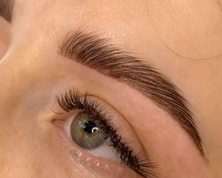 Diseño y Perfilado de cejas