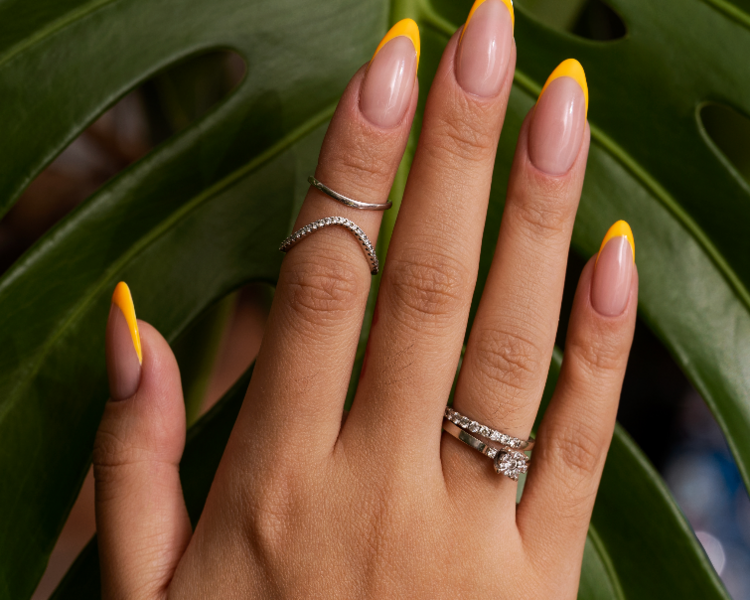 Retoque de acrílico con diseño