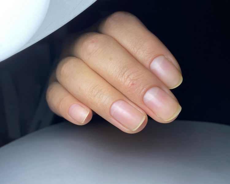 Limpieza de uñas y corte mas hidratación cutículas 